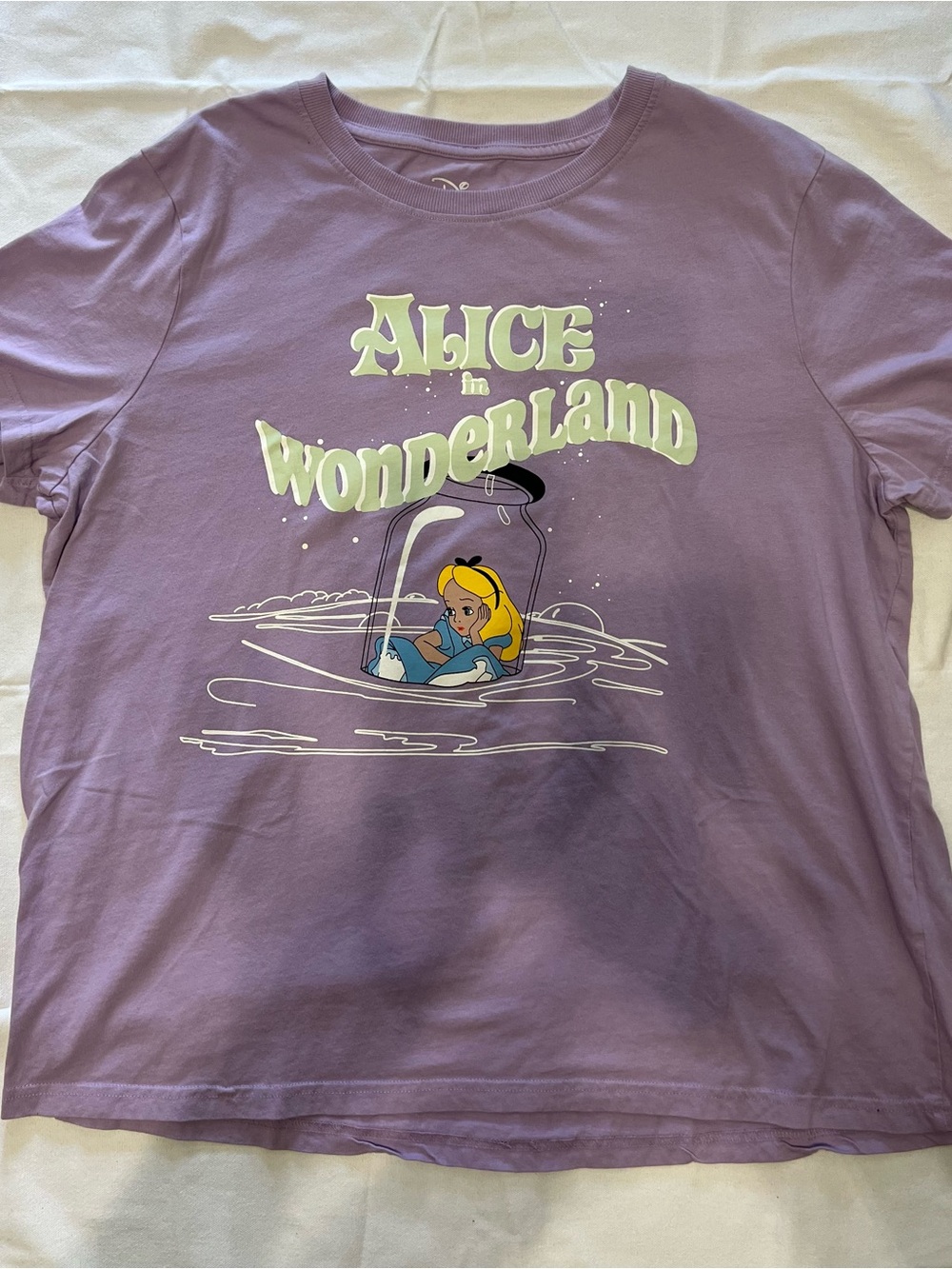 Gently used officially licensed “Alice in Wonderland” Drink Me graphic T sz XL